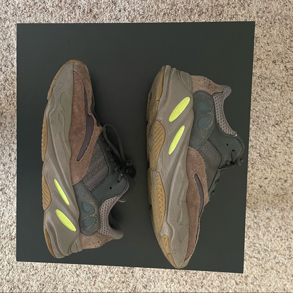 Yeezy 700 Mauve